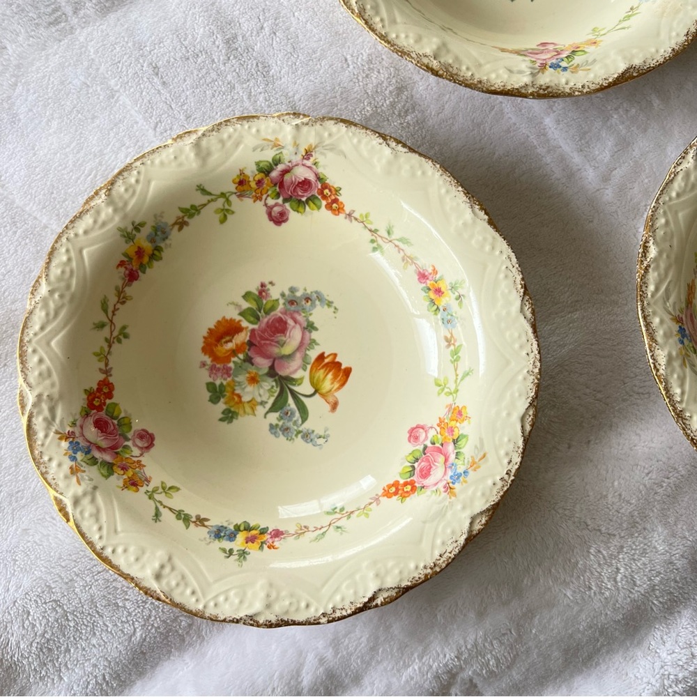 Vintage 1935 Vernon Kilns 8” 22 Karat Gold Floral China Dinnerware Bowls